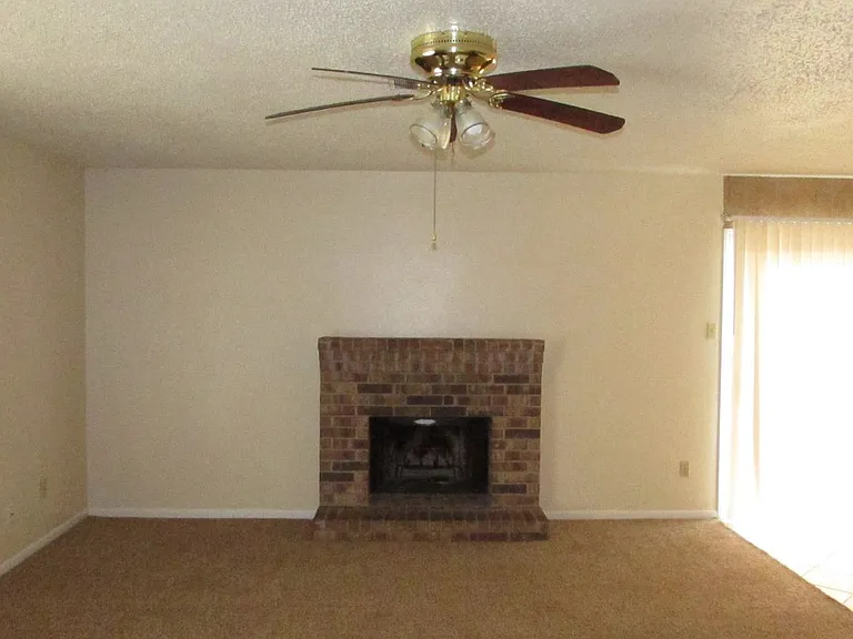 3008 Chaucer Dr — Photo 2