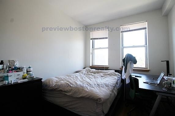 2nd image of 206 Chestnut Hill Ave #Sd5