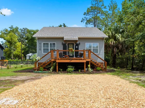 608 10th St W, Carrabelle, FL 32322