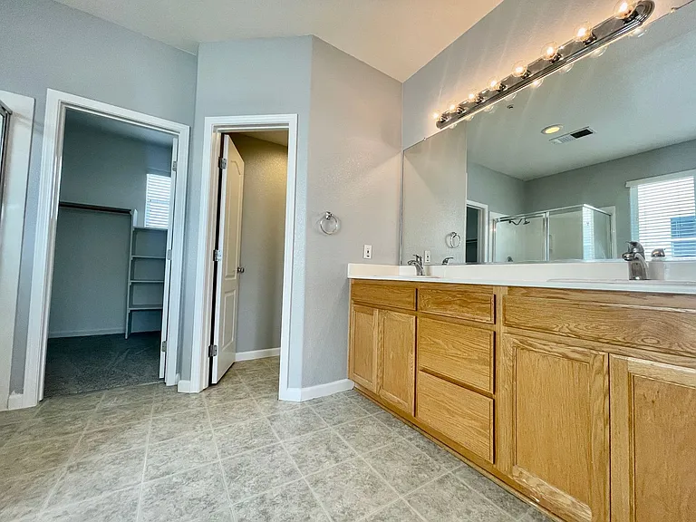 238 Laird Pl — Photo 10