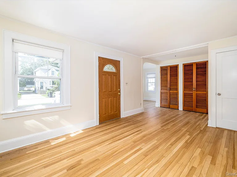 121 Raymond St #1 — Photo 4