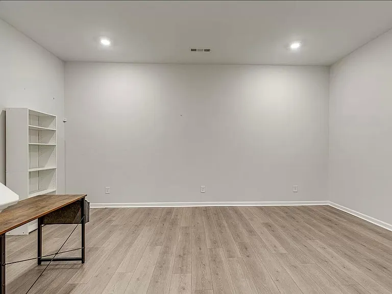 204 Kinsale Dr — Photo 11