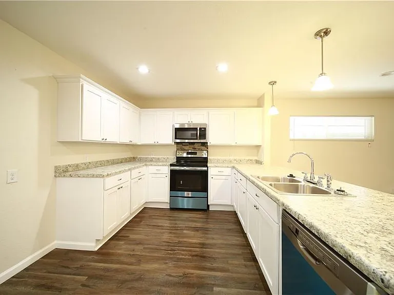 521 Ohio Ave — Photo 3