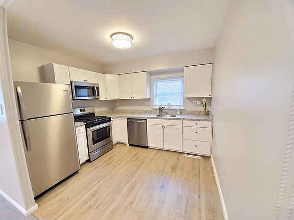 3rd image of 2338 Strahle St Floor 1