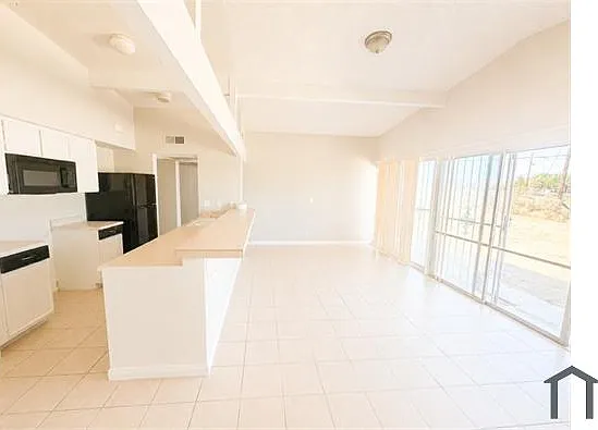 5 bed, 1810 sqft, $1,949 — Photo 4
