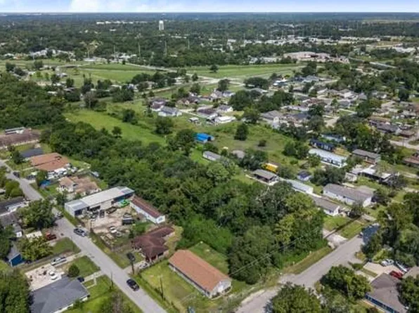 7503 Harrison St, Baytown, TX 77521