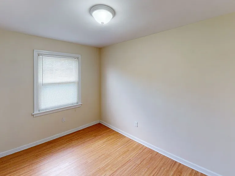 4060 Forest Hill Ave — Photo 5