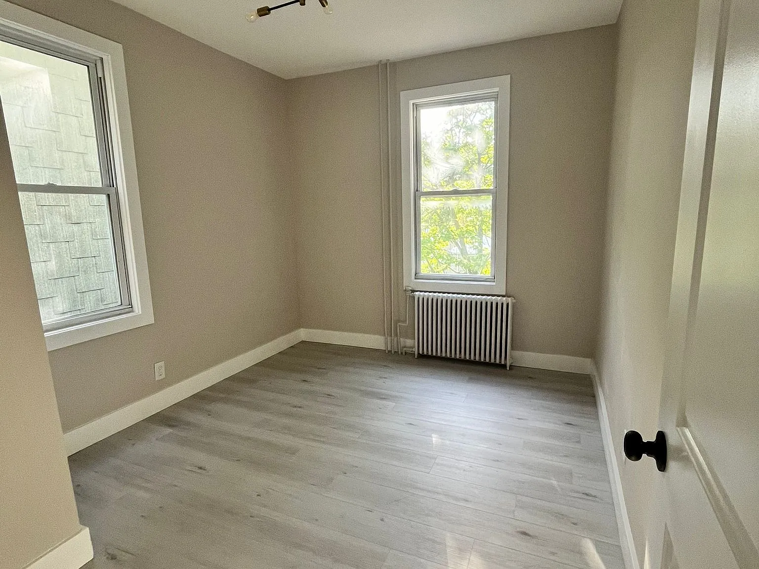 3 bed, 1000 sqft, $2,450 — Photo 2