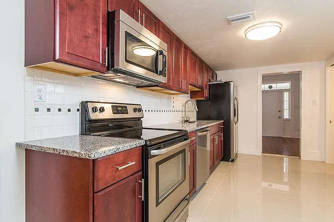 4 bed, 1400 sqft, $3,400 — Photo 4