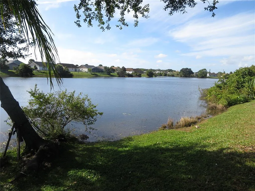 3 bed, 2.0 bath, 1410 sqft, $2,280 — Photo 3