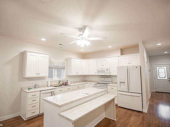 3rd image of 2410 Eastland Dr
