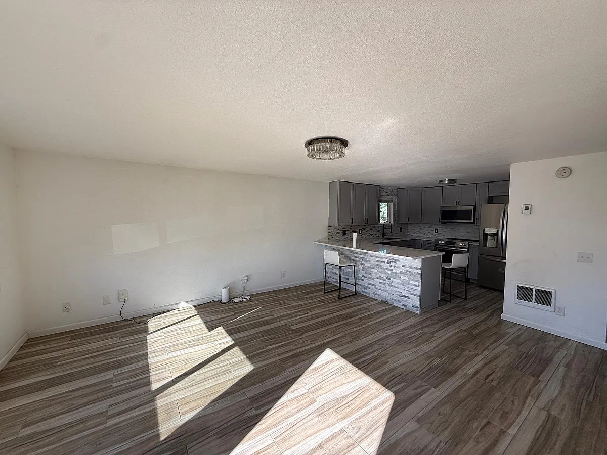 Unit Photo - 231 A St #1