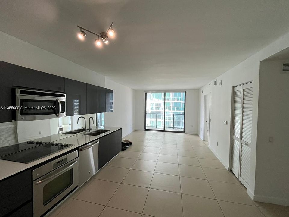 1st image of 31 SE 6th St APT 1004
