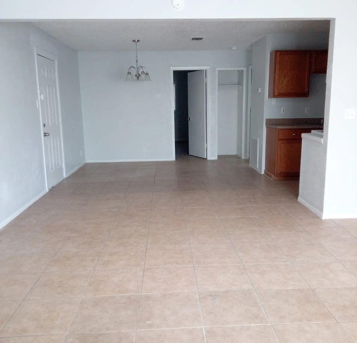 2 bed, 1056 sqft, $1,100 — Photo 4
