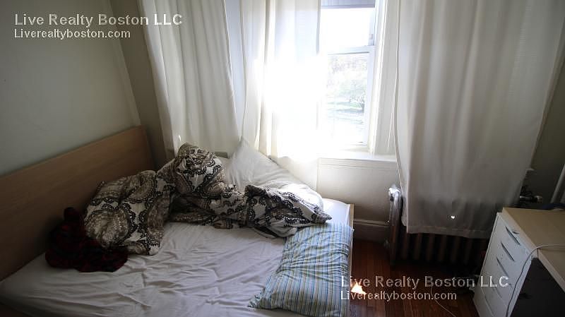 2nd image of 1167 Boylston St APT 38F