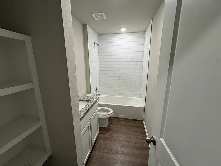 2705 Spring Creek St — Photo 4