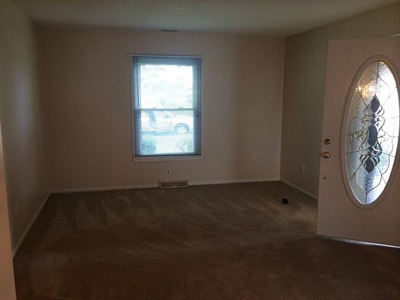 2nd image of 2315 Harriet Ln