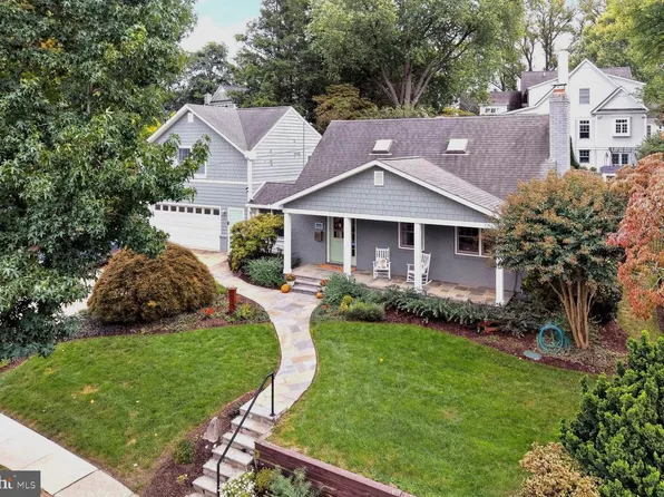 10211 Oldfield Dr, Kensington, MD 20895