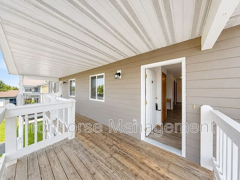 3 bed, 1.0 bath, $1,850 — Photo 2