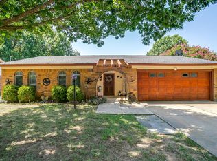 731 NW Wood St, Burleson, TX 76028