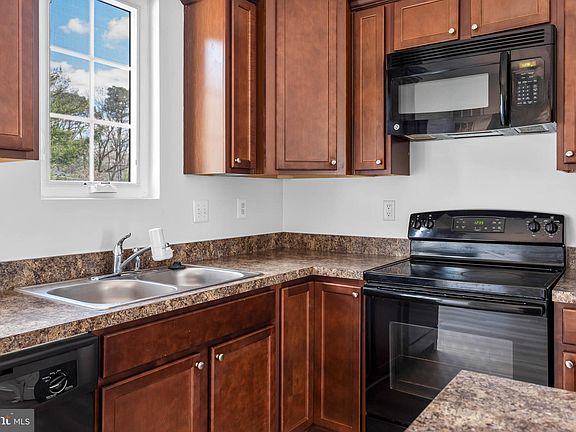 3rd image of 20936 Brunswick Ln