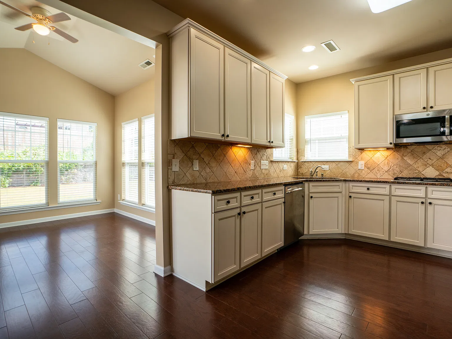 1135 Forest Willow Ln — Photo 3