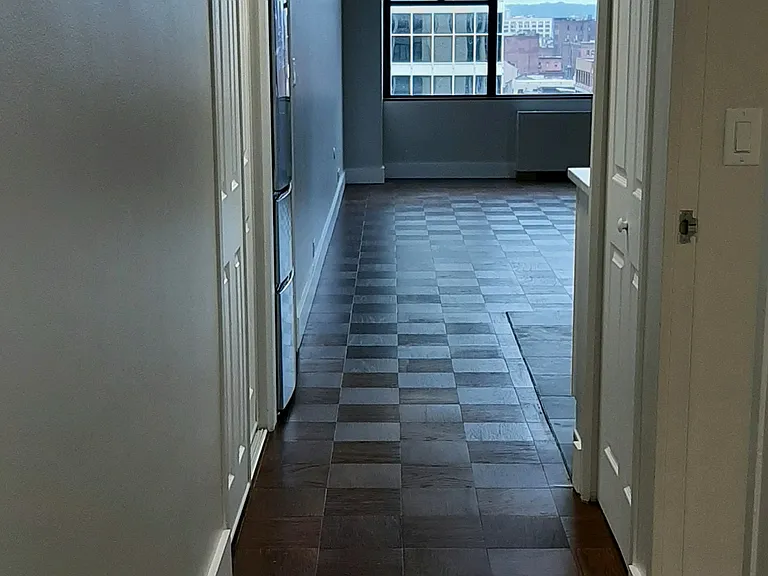 112 Washington Pl #8L — Photo 2
