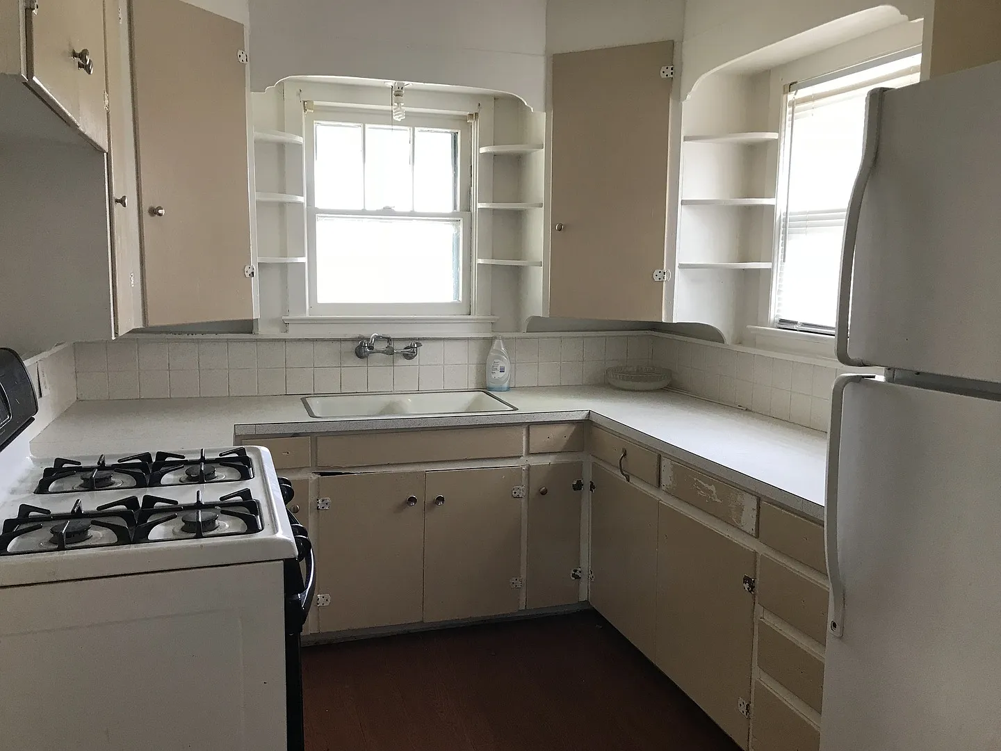 Cute Two Bedroom — Photo 4