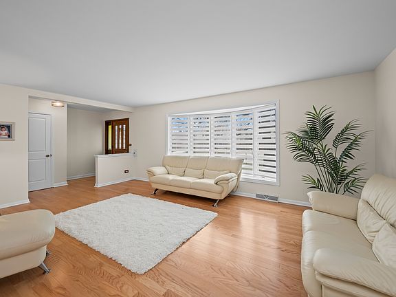 3rd image of 1118 Charlene Ln