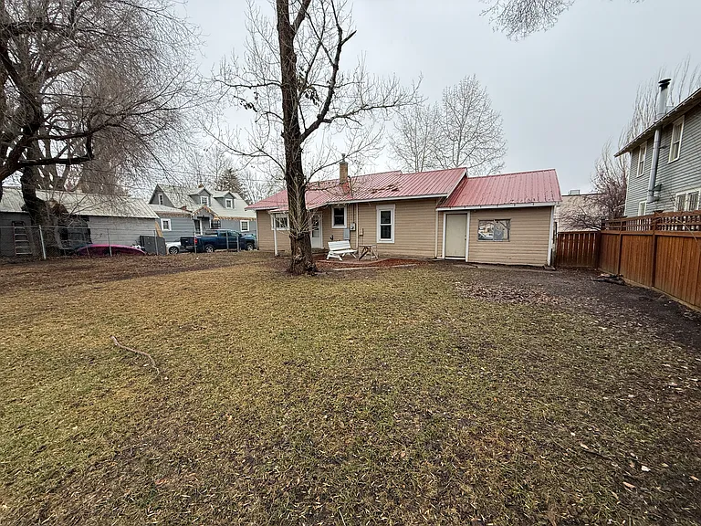 546 Barclay St — Photo 18
