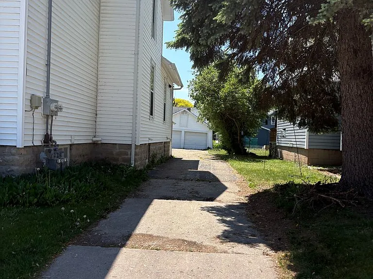 407 W South Park Ave — Photo 2