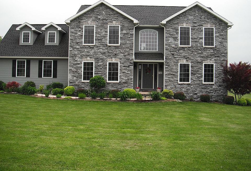 1st image of 32 Bond Ln