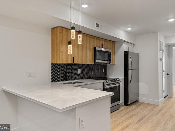 4th image of 1931 W Berks St