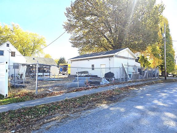 4th image of 1206 School St