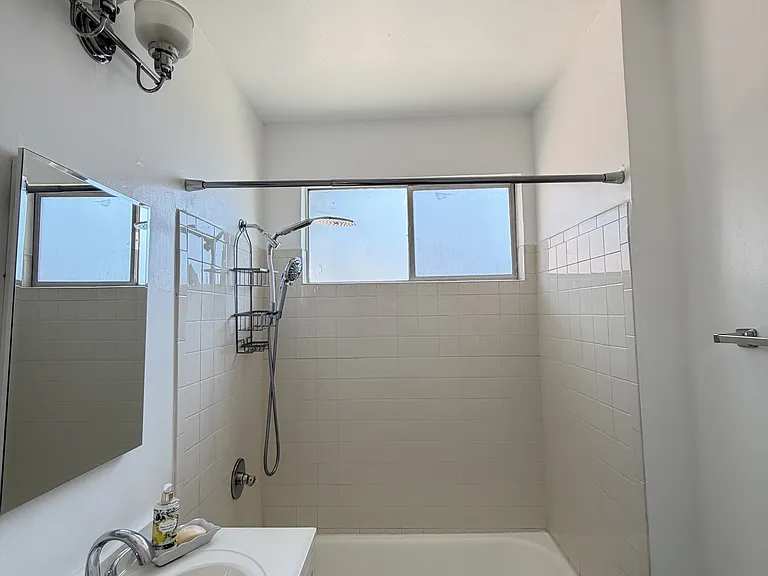 1610 Mohawk St — Photo 6