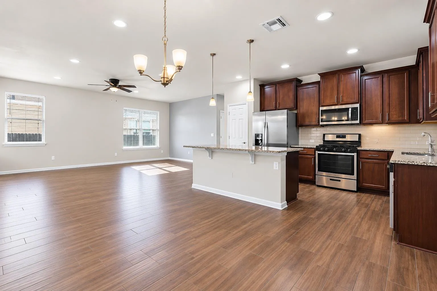 3 bed, 2.0 bath, 1312 sqft, $1,995 — Photo 4