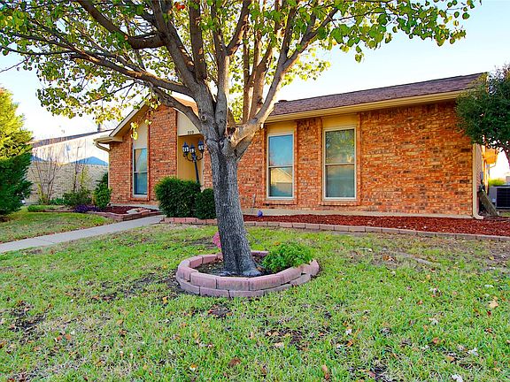 2nd image of 319 Willow Springs Dr