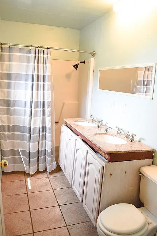 1322 Complete St photo 1