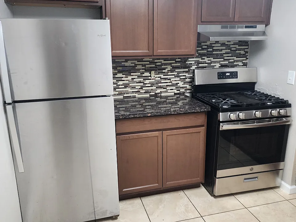 1051 w 19th street _10142024