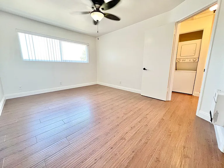 Newly Remodeled Lower Level 2 Bedroom 2 Bathroom Spacious Unit — Photo 12