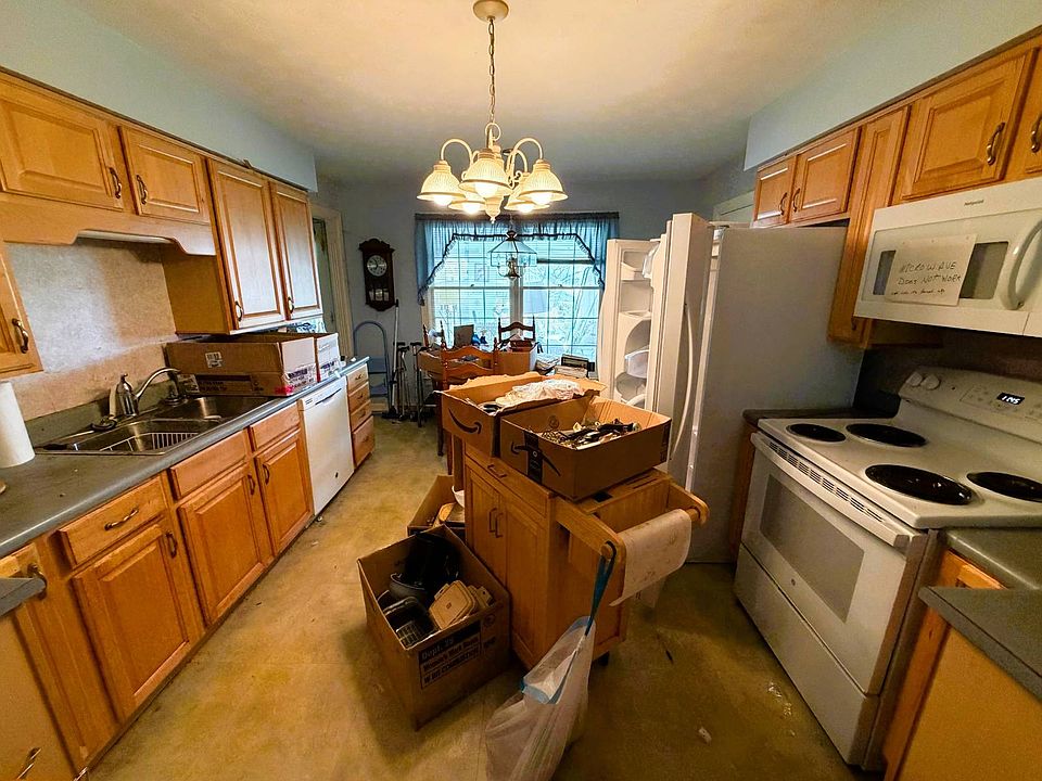 206 Wildflower Ln, Campbellsville, KY 42718 | MLS #11716661 | Zillow