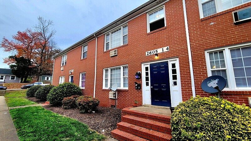 1st image of 2605 5th Ave #2