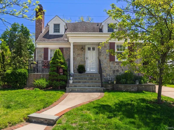 68 Broadway, Malverne, NY 11565