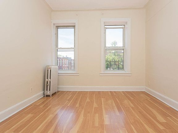 3rd image of 701 Bradford St