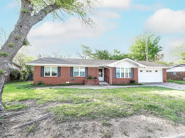 1209 Pebble St, Bowie, TX 76230