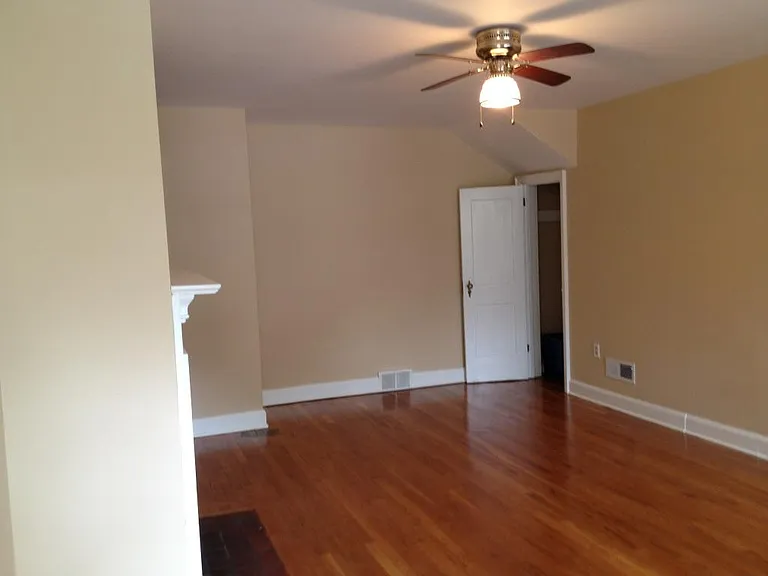 17 W Leicester St — Photo 3