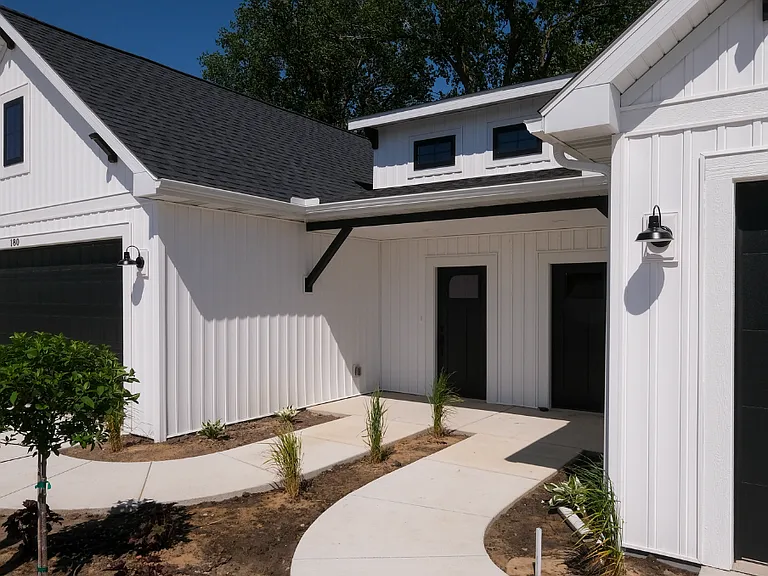 715 Braun St — Photo 1