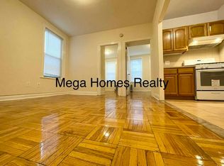 30-30 33rd St #1R, Astoria, NY 11102