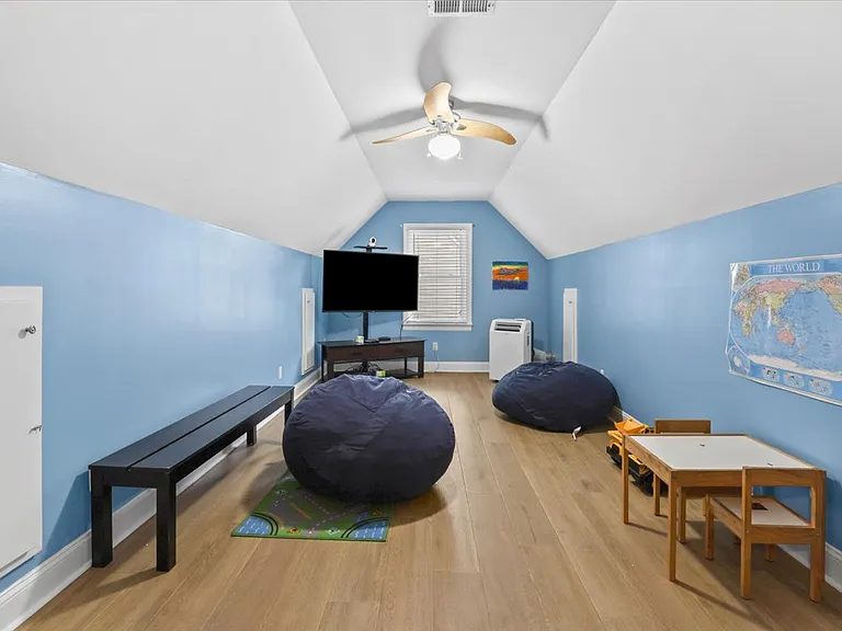 104 Tracy Pl — Photo 17