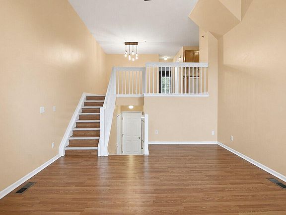 3rd image of 1930 Lindsay Ln